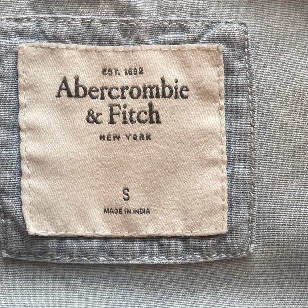 Abercrombie &‎ Fitch Light Blue Sleeveless Button Down Shirt - Picture 2 of 3